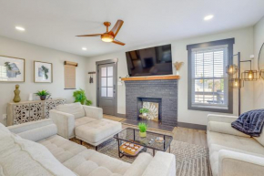 4 Mi to Liberty Bridge Greenville Getaway with Deck